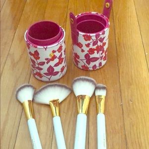 Isaac Mizrahi brushes (With Case)